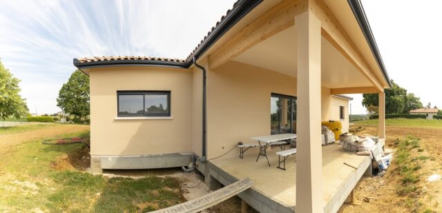 Magnifique maison individuelle de plain-pied construite par JBM Constructions. D’une surface de 120 m², nos clients vont être les plus heureux.