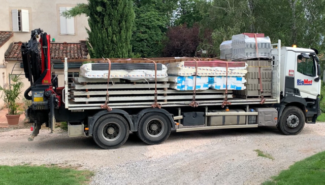 Le chantier commence à prendre forme ! 🧱