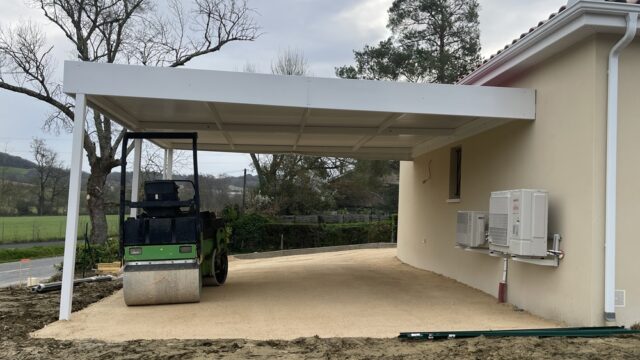 🏠 La façade est terminée, elle est magnifique.