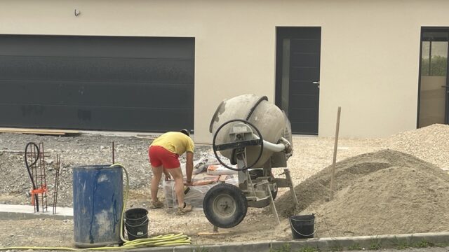 Gros œuvre terminé à Pavie. Le second œuvre file vers la fin.